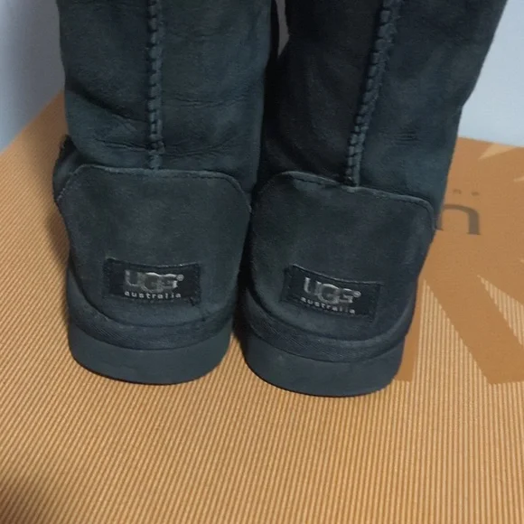 Women's Ugg Black Classic Tall Boots Size 8 - Picture 5 of 15